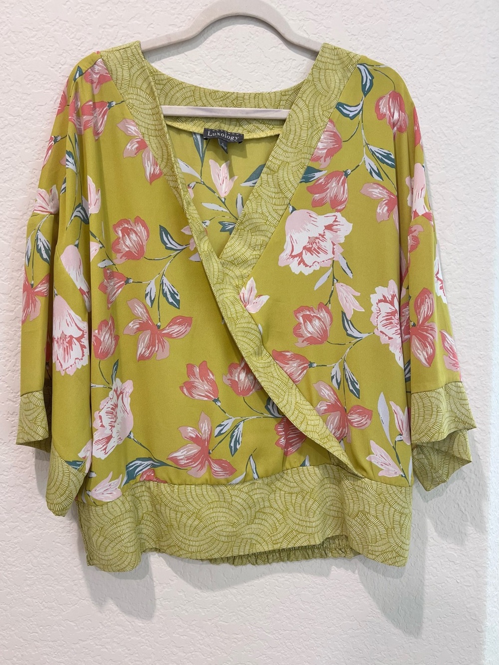 Luxology Yellow & Pink Floral Faux Wrap Kimono Top | Women’s Large